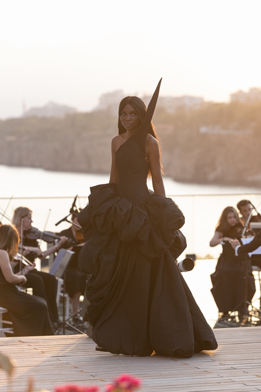 Moda, Tarih Ve Sanat�n Büyülü Bulu�mas� 